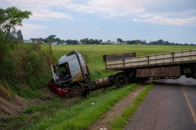 Grave acidente deixa dois mortos na BR-468, em Bom Progresso