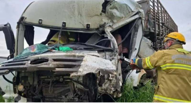 Colisão entre caminhões deixa um morto na ERS-463 na tarde desta quarta-feira,19