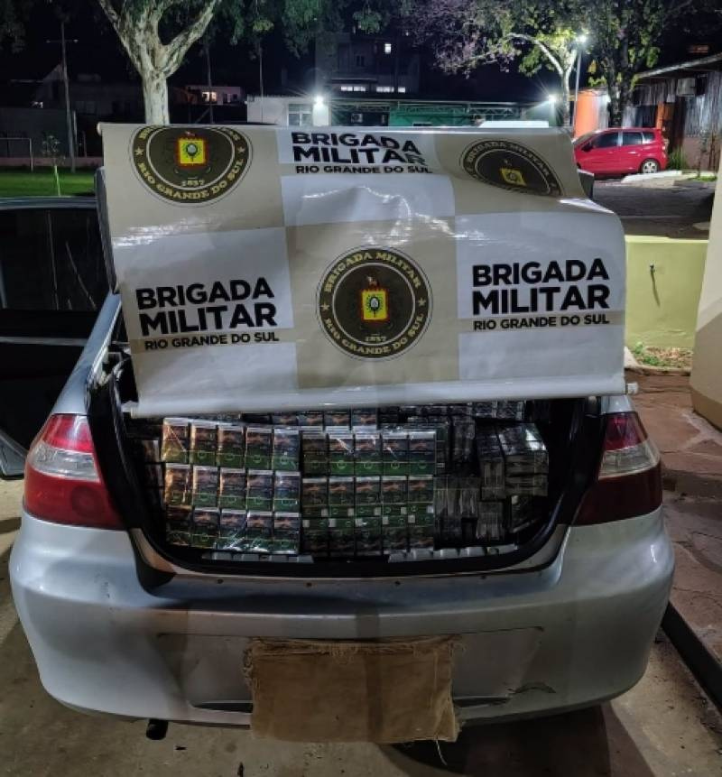 Motorista é preso com veículo abarrotado com cigarros contrabandeados