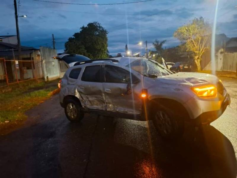 Colisão entre Duster e Siena é registrada no bairro Glória, em Ijuí