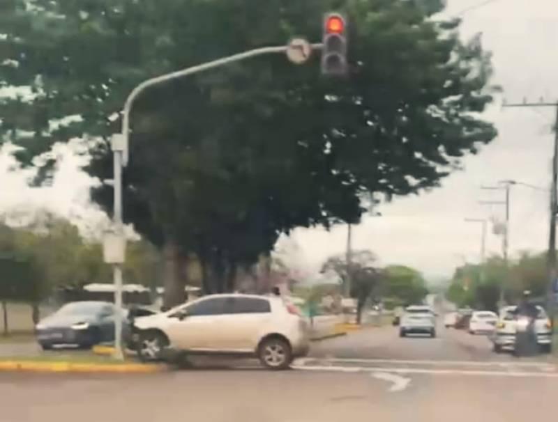 Acidente na avenida Salgado Filho deixa duas pessoas feridas em Santo Ângelo