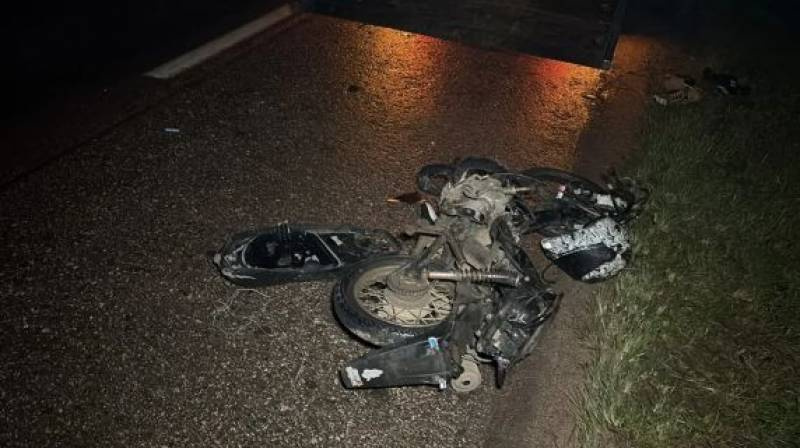 Colisão frontal entre carro e camionete provoca a morte de uma pessoa e deixa outra ferida na BR-290