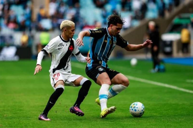 Grêmio sofre virada para o Vasco em quatro minutos, perde por 2 a 1 e se complica na luta contra o rebaixamento