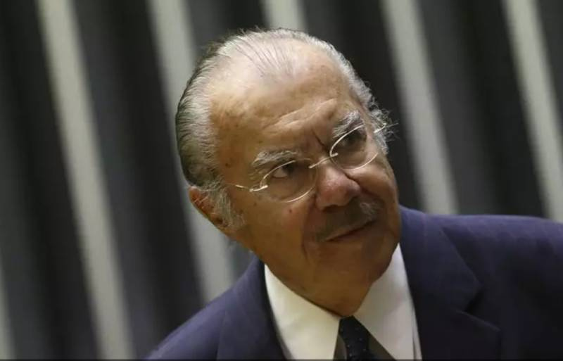 Aos 96 anos, ex-presidente José Sarney é hospitalizado com pneumonia no Maranhão