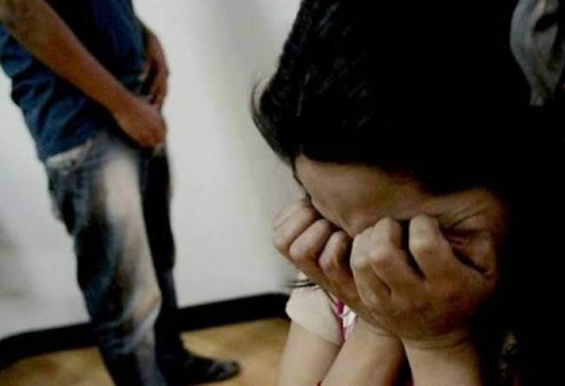 Professor é preso acusado de estuprar quatro alunas em escola de SC