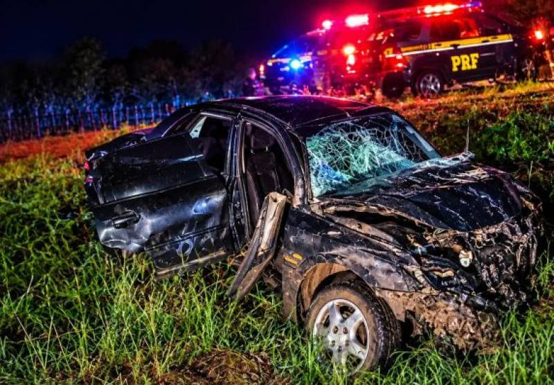 Jovem morre e duas pessoas ficam feridas em acidente na BR-285