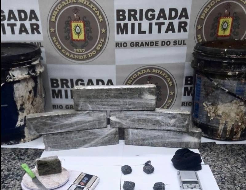 Suspeito de tráfico é preso com drogas escondidas em área de mato no bairro Pilau, em Santo Ângelo