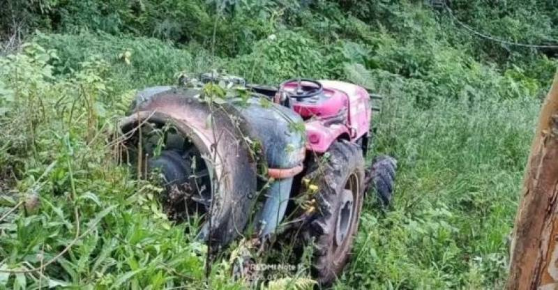 Agricultor morre após trator tombar em propriedade rural de Dois Lajeados