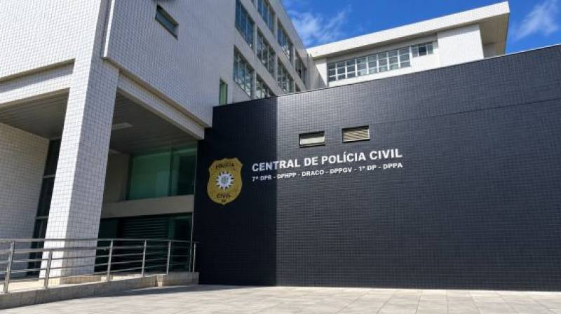 Mãe é presa em flagrante por suspeita de queimar filha de 12 anos em Rio Grande