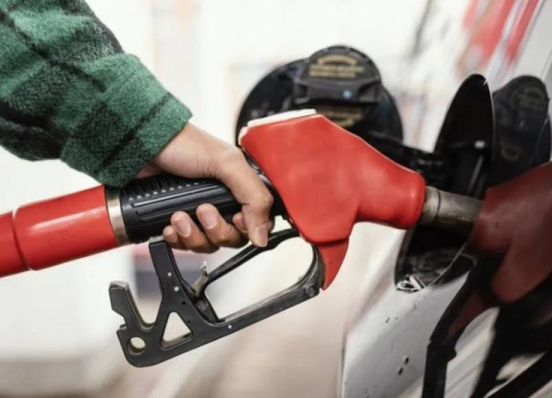 Escassez de diesel já atinge um terço dos municípios gaúchos e motiva decretos de emergência