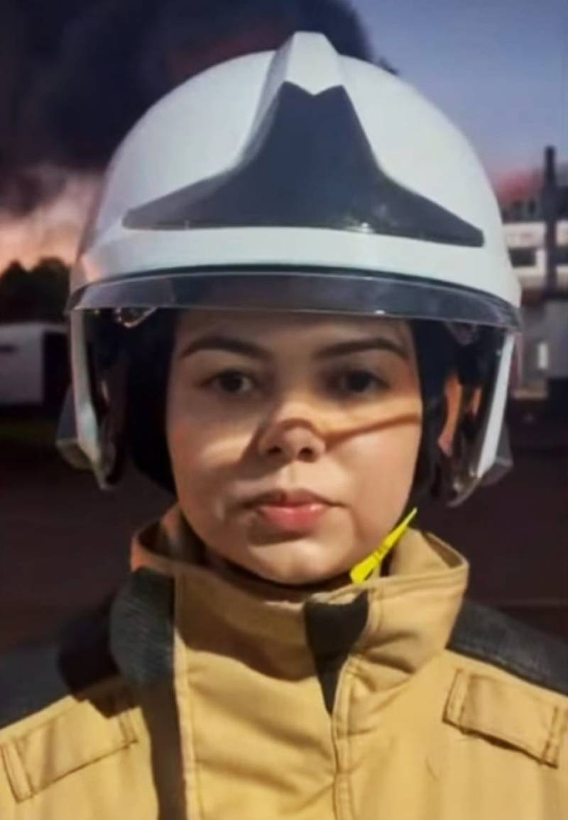 Bombeiros de Santo Ângelo recebem reforço regional para combater incêndio na Universal Plásticos
