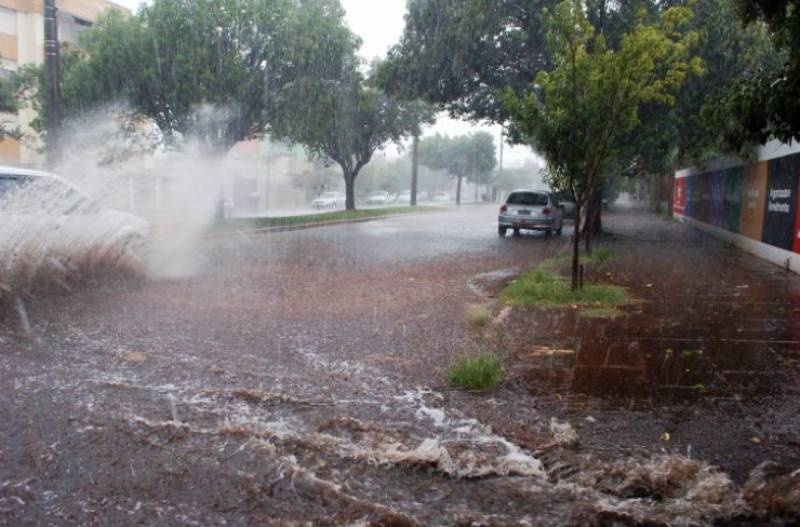 Segunda-feira será de chuva forte e risco de granizo no RS