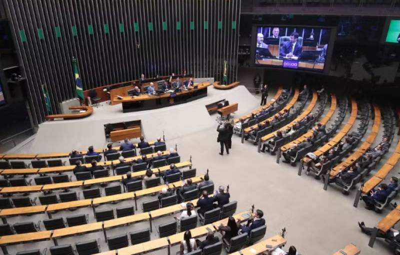 Câmara dos Deputados abre concurso com salários acima de R$ 32 mil; veja vagas