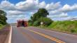 Carreta carregada com celulose tomba na BR-472 em Santa Rosa