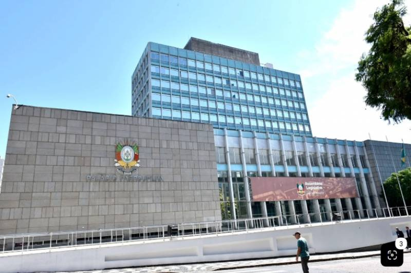 RS elege 55 deputados estaduais; Adri Cherini é a mais votada