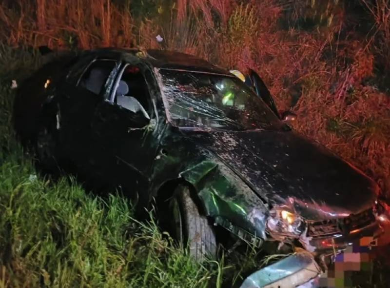 Jovem morre após carro sair da pista e bater em barranco na BR-282 em SC
