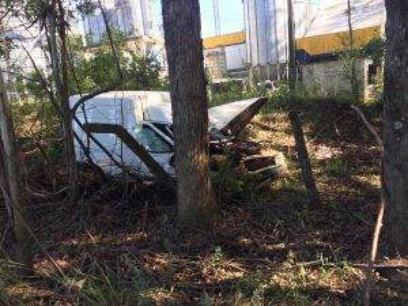 Homem sofre mal súbito e bate carro em árvores em São Borja