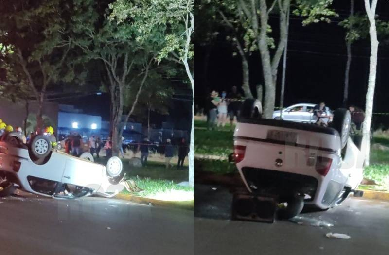 Motorista perde controle do carro e acaba derrubando poste na Avenida Ipiranga, em Santo Ângelo