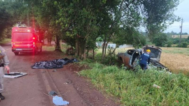 Motorista de 41 anos morre após capotamento de caminhonete na RS-307, em Santa Rosa