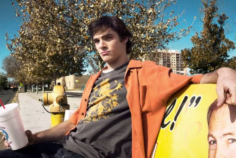Ator RJ Mitte, de Breaking Bad, morre aos 34 anos