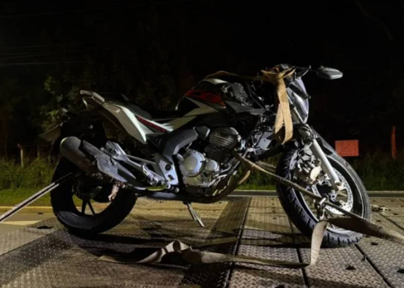 Motociclista morre após colisão contra pilar de concreto em Cruz Alta