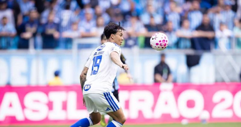 Na Arena, Grêmio é goleado pelo Cruzeiro e afunda na zona de rebaixamento do Campeonato Brasileiro