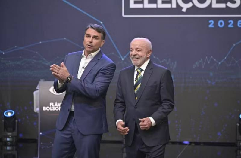 No 1º debate, Lula e Flávio Bolsonaro trocam acusações e provocações
