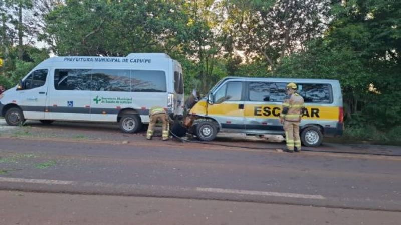 Colisão entre duas vans deixa feridos na ERS-155, em Ijuí, na manhã desta terça-feira