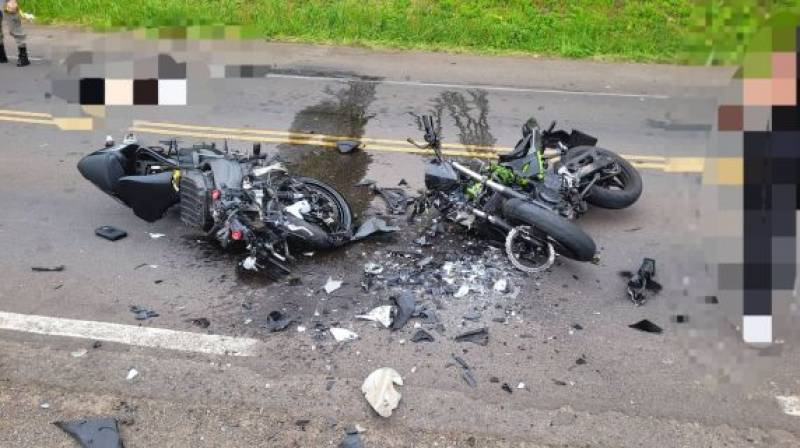 Colisão entre duas motocicletas deixa dois mortos na BR-116, em Picada Café