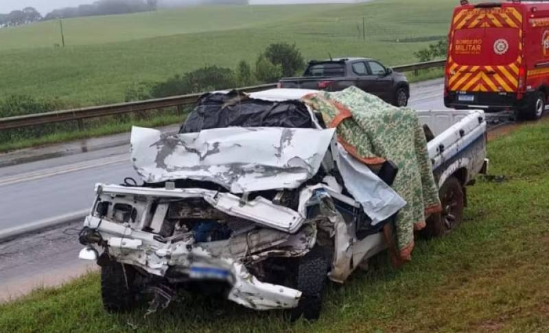 Caminhonete fica destruída e motorista morre em acidente com caminhão na BR-285, no Norte do RS