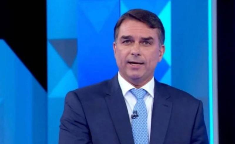Flávio Bolsonaro já está nos Estados Unidos segundo a rede britânica BBC