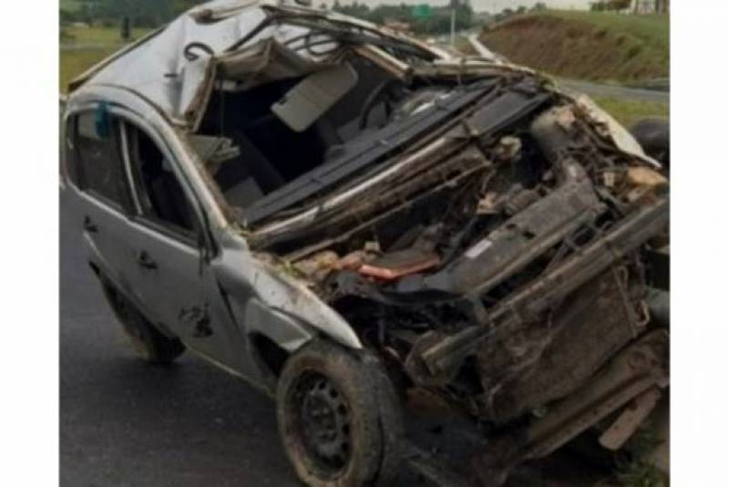 Mulher é projetada para fora do veículo e morre após capotamento em SC