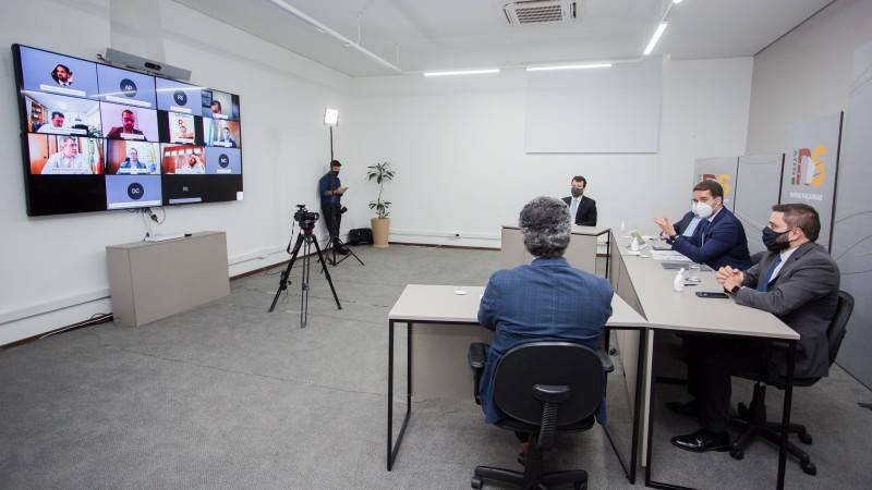 Governador sanciona projetos de lei do auxílio emergencial gaúcho e das taxas do DetranRS