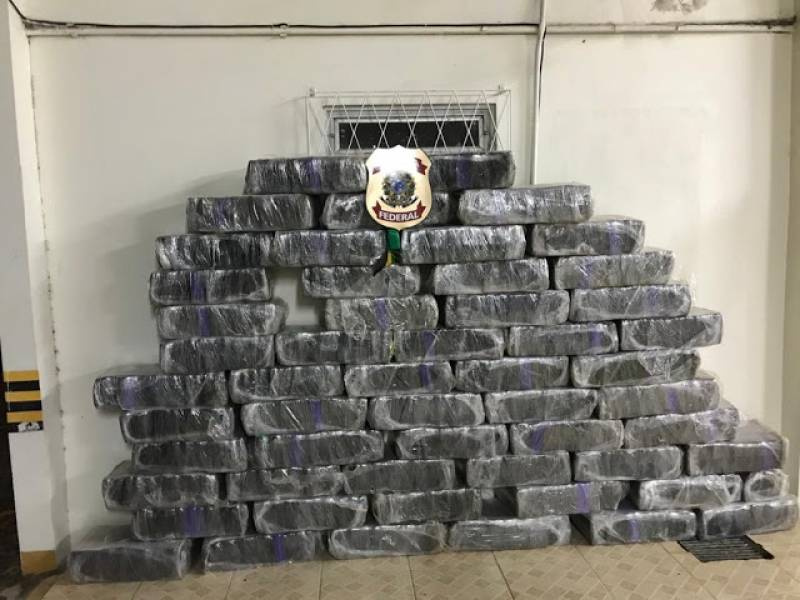 PF apreendeu mais de uma tonelada de maconha transportada em uma carreta carregada com trigo