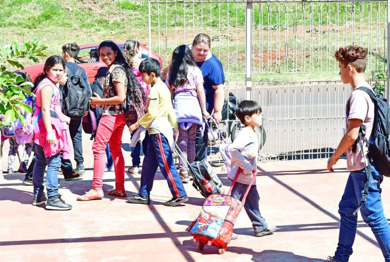Reunião da AMM na quinta-feira deve decidir data do retorno às aulas na rede municipal