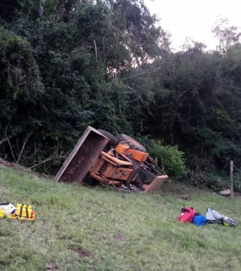 Homem morre após tombar máquina retroescavadeira na serra gaúcha