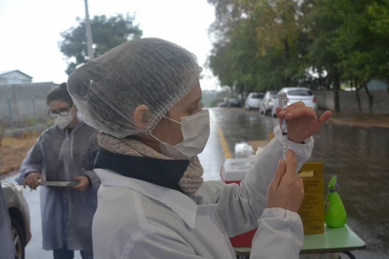 Estado autoriza vacinação de professores contra a covid-19 com doses remanescentes de dois grupos