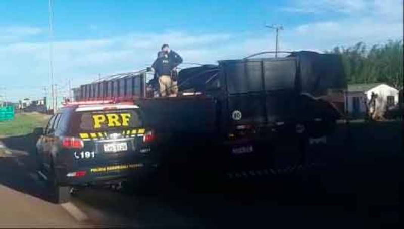 PRF apreende carreta carregada com carga milionária de eletrônicos