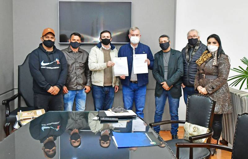 Deputado Maurício Dziedricki destina recursos para ambulância