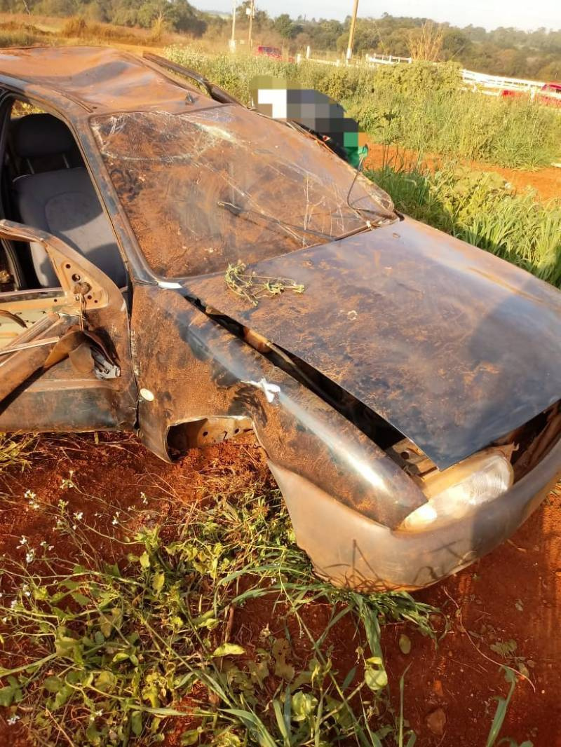 Jovem morre após veículo capotar no interior de Augusto Pestana