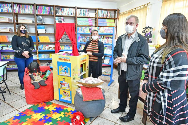Escola Margarida Pardelhas recebe Projeto Estante de Histórias