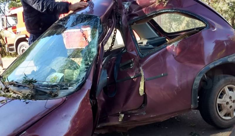 Motorista fica preso as ferragens após saída de pista na BR 285, Entre-Ijuis