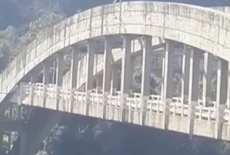 Casal é flagrado em cenas quentes na ponte do rio das Antas, no RS