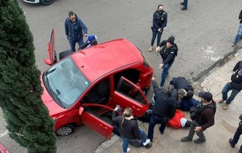 Polícia Civil prende quatro suspeitos que tentavam praticar assalto em Santa Maria