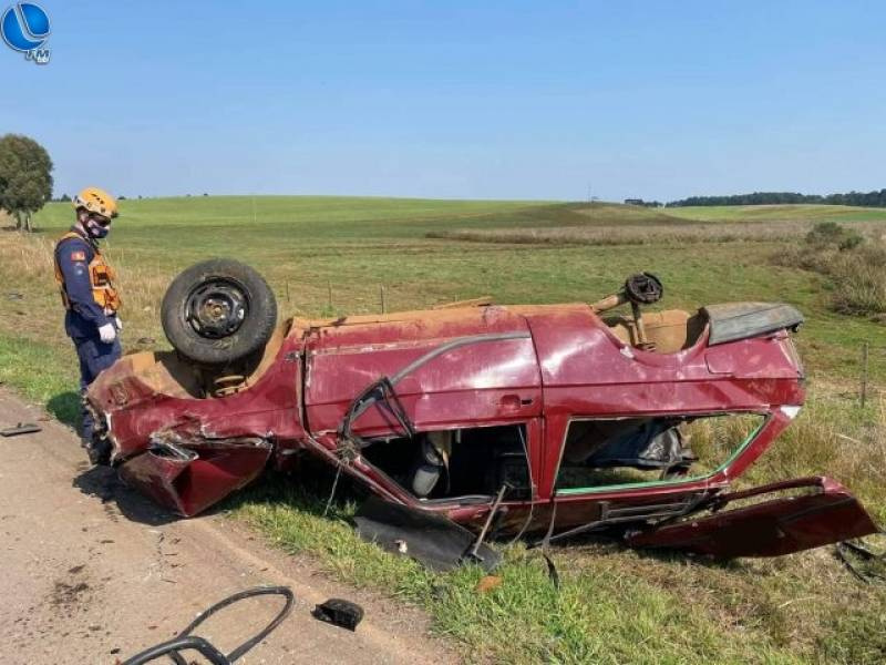 Capotamento deixa uma pessoa morta na BR 285