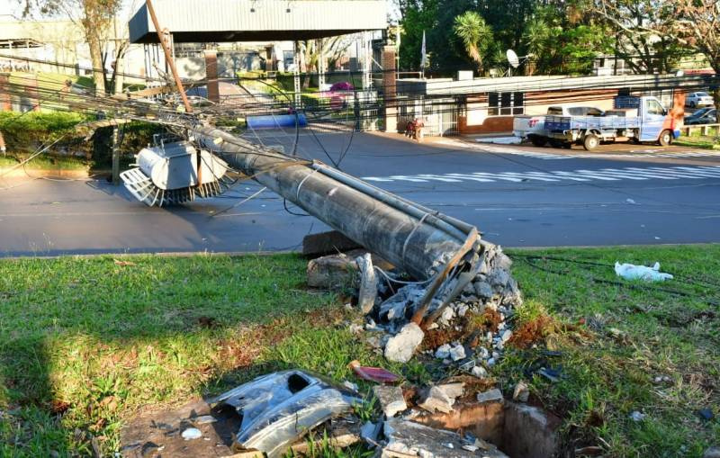 Colisão em poste deixa moradores da zona norte sem energia elétrica