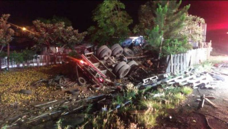 Grave acidente deixa uma pessoa morta na ERS 135 em Passo Fundo
