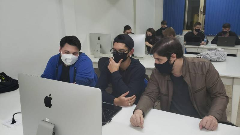 Acadêmicos de Computação da URI participam de capacitação com a Google e a Compasso UO