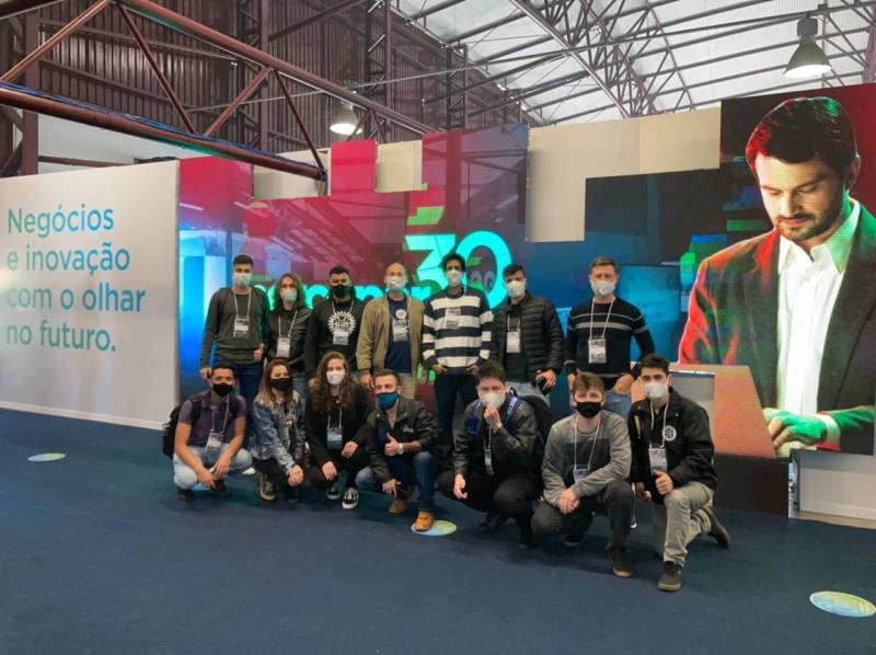 Estudantes de Engenharia Mecânica da URI visitam a 30ª Mercopar