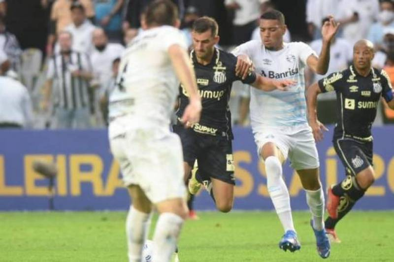 Grêmio perde para o Santos, volta para a vice-lanterna e aumenta pressão sobre Felipão